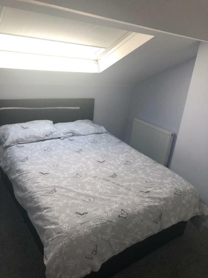 Cheapsleepz 49 Moscow Drive Hotel Liverpool Buitenkant foto