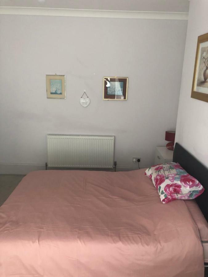 Cheapsleepz 49 Moscow Drive Hotel Liverpool Buitenkant foto