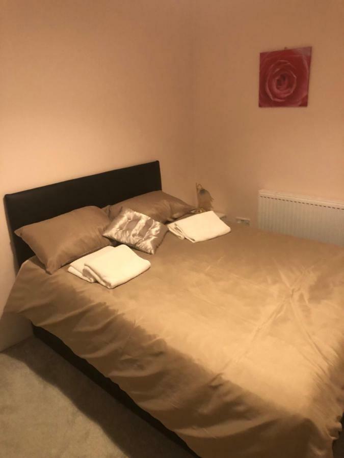 Cheapsleepz 49 Moscow Drive Hotel Liverpool Buitenkant foto