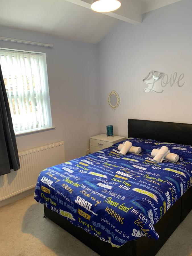 Cheapsleepz 49 Moscow Drive Hotel Liverpool Buitenkant foto