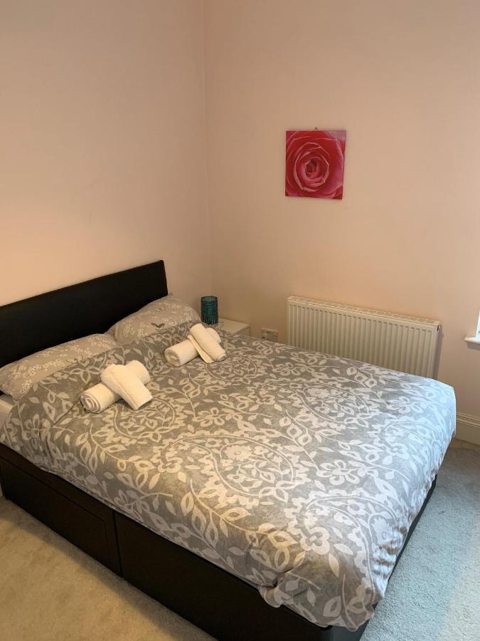 Cheapsleepz 49 Moscow Drive Hotel Liverpool Buitenkant foto